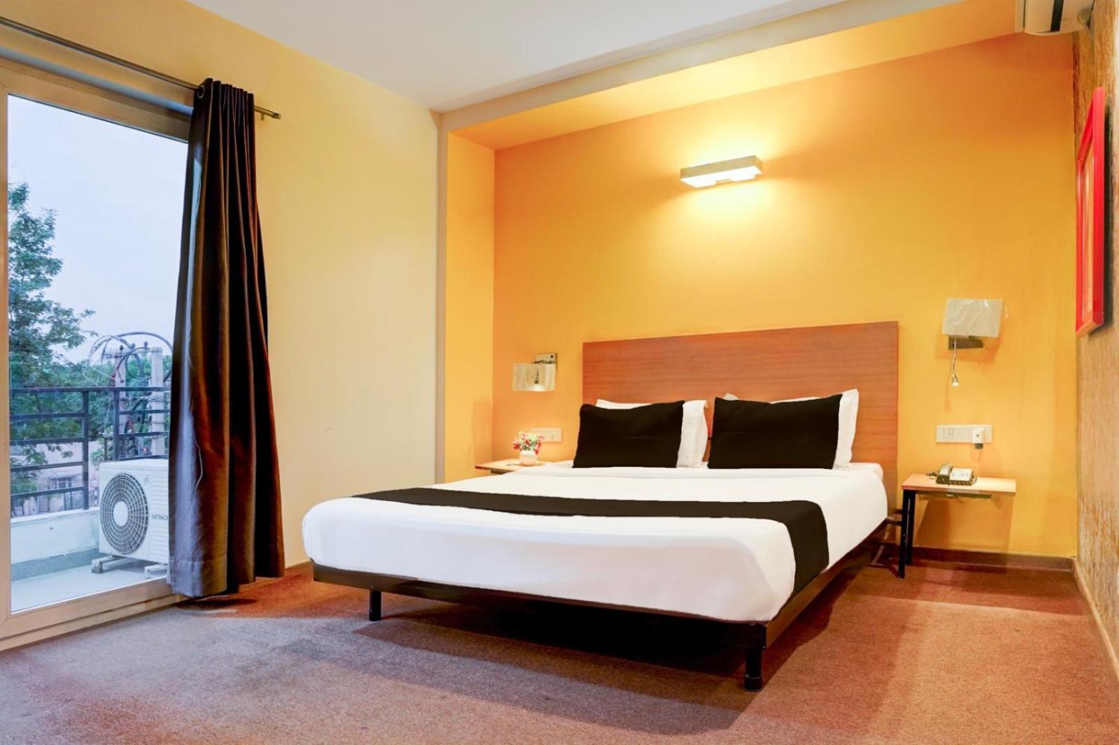 Ivy Plaza Near Delhi Airport Hotel 4*