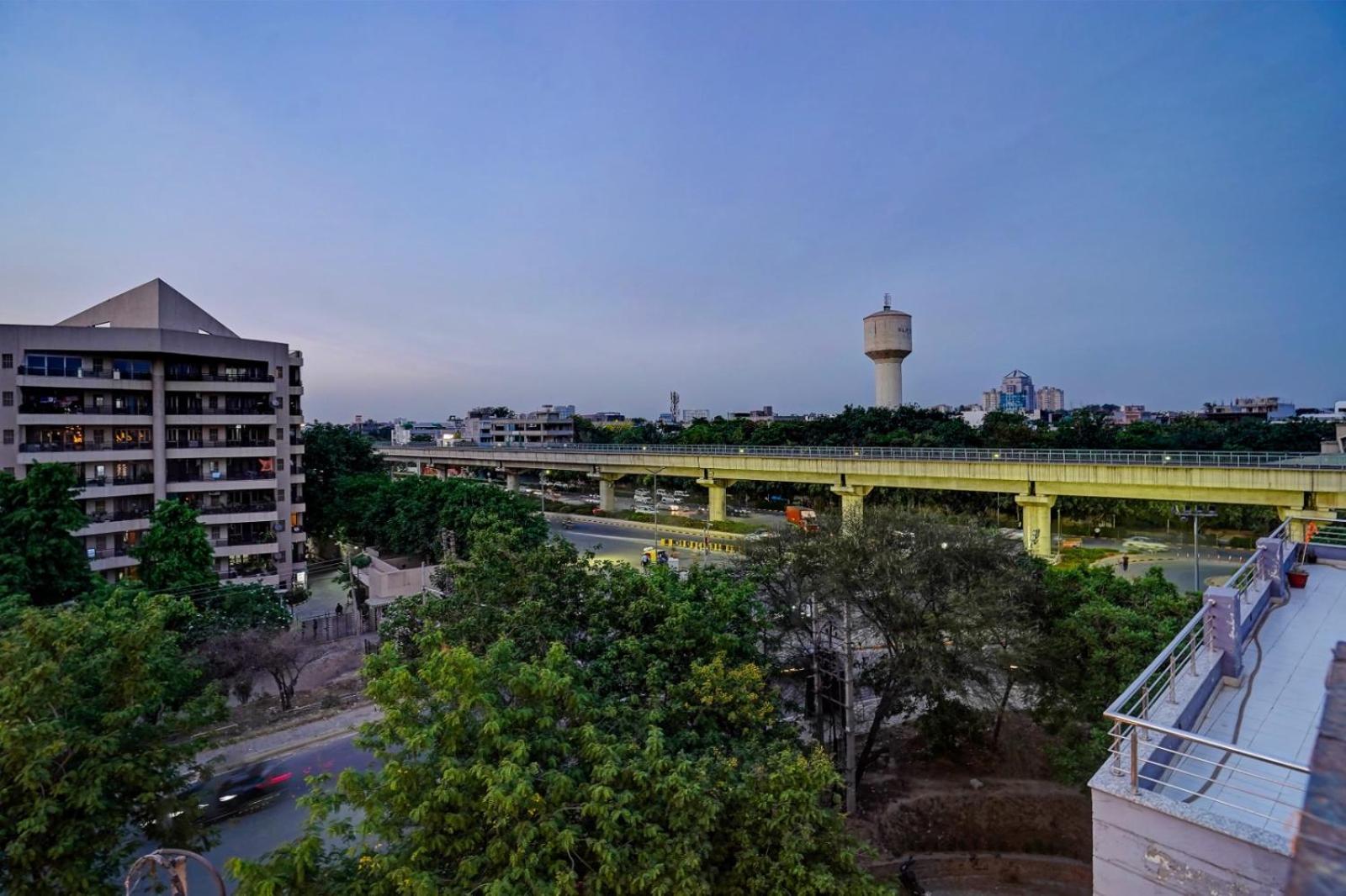 Hotel Ivy Plaza Near Delhi Airport 4*